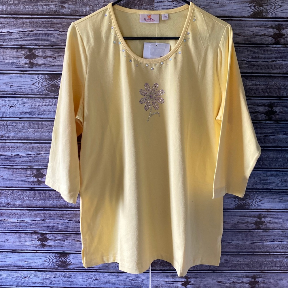Quacker Factory Women's Top Size L Yellow Embellished Flower NWT